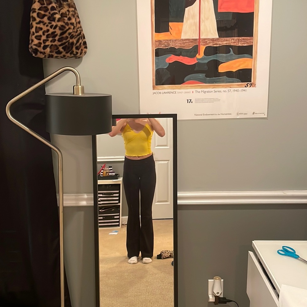 Yellow lace-lined cropped tank top